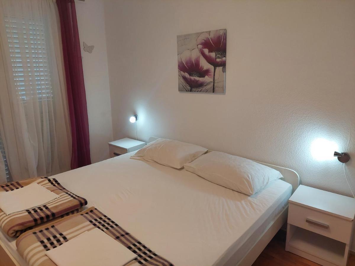 Apartments Gojka Miocevic Biograd Na Moru Exterior photo